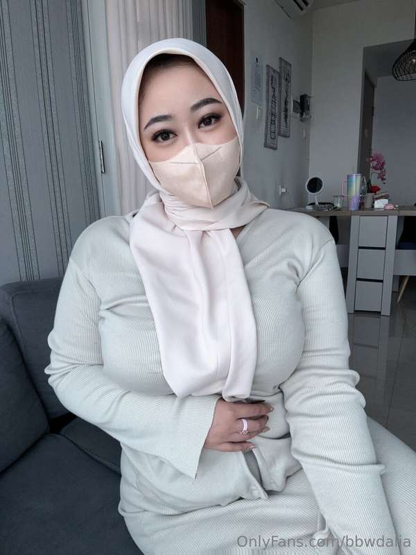Muslim Milf BBW Leaks – Hijabi Girl Shows Off Her Curves ?