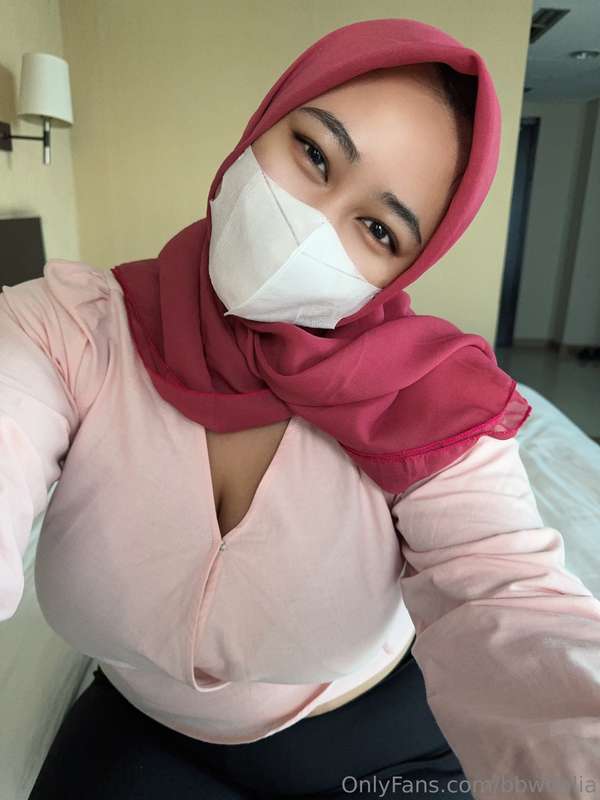 Muslim Milf Hijabi Tease: A Slow Descent into Desire