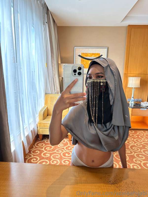 Azaleahijabi – Muslim Hijabi Leaks & OnlyFans Content ?
