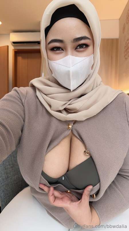 Hijabi Milf Leaks: Unveiling bbwdalia’s Sensual Secrets
