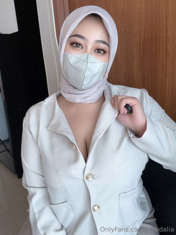 Muslim Milf Hijabi Pleasure Revealed: A Halal Encounter
