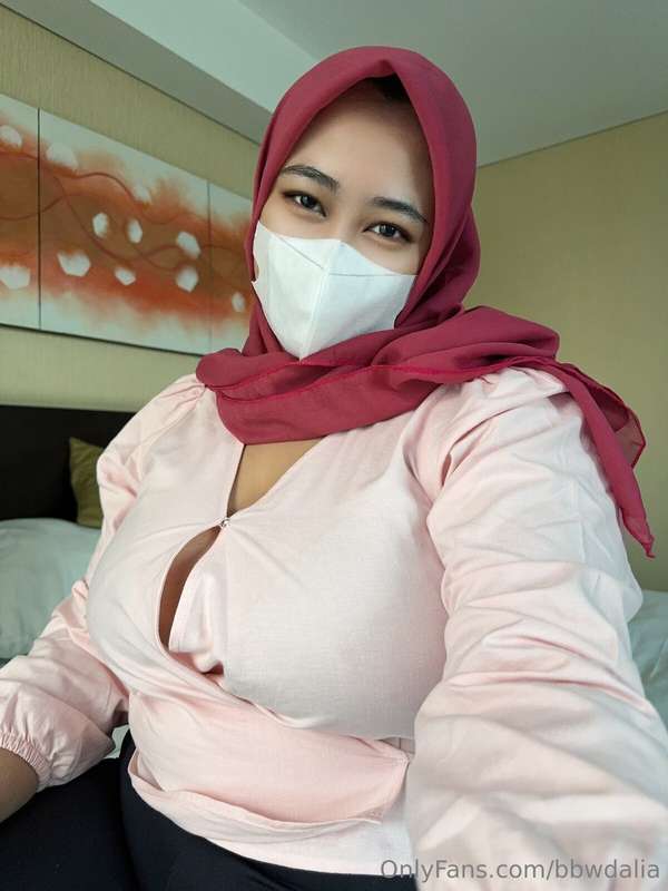 Muslim Milf Hijabi Tease & OnlyFans Leaks