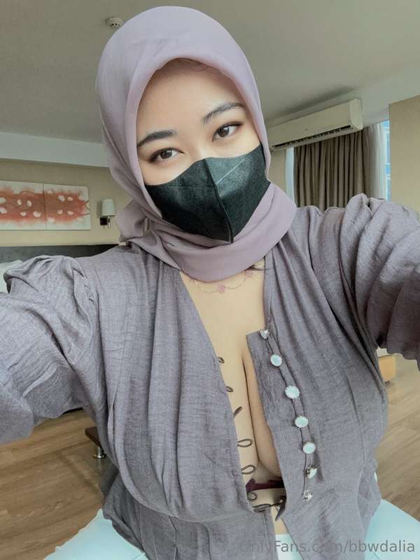 Muslim Milf Hijabi Leaks – bbwdalia Gets Close ?