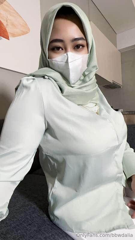 Muslim Hijabi Curves – Exclusive OnlyFans Content
