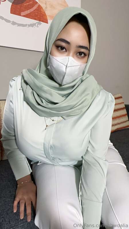 bbwdalia: Muslim Hijabi Tease – Am I Your Main Focus? ?
