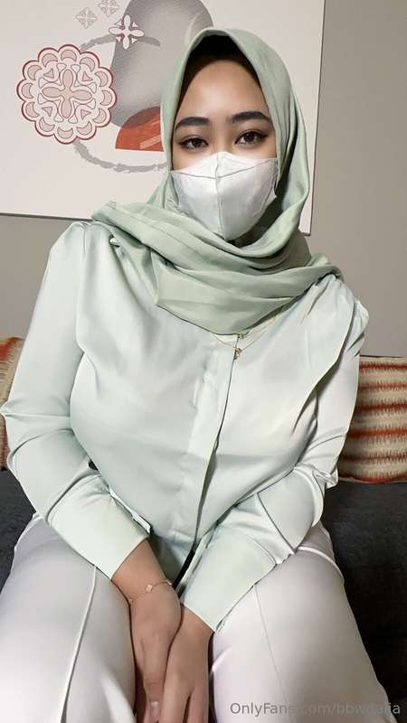Muslim Milf Hijabi Sensual Nights – bbwdalia’s Intimate Encounter