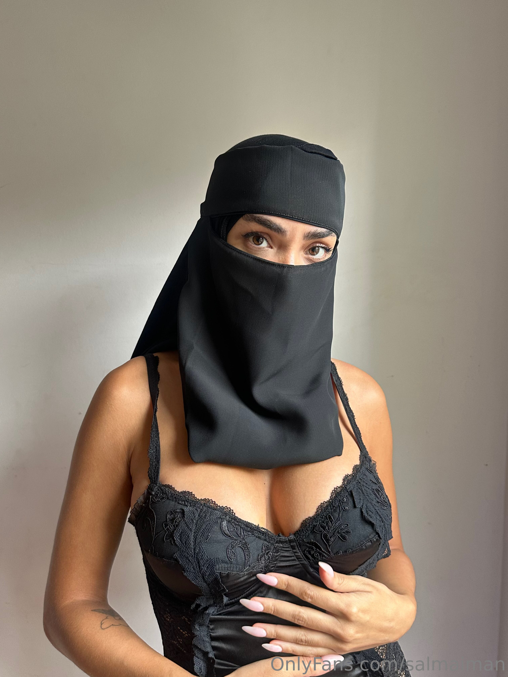 Salmaiman – Muslim Milf Reveals Her Desires: Hijab & Uncovered ??