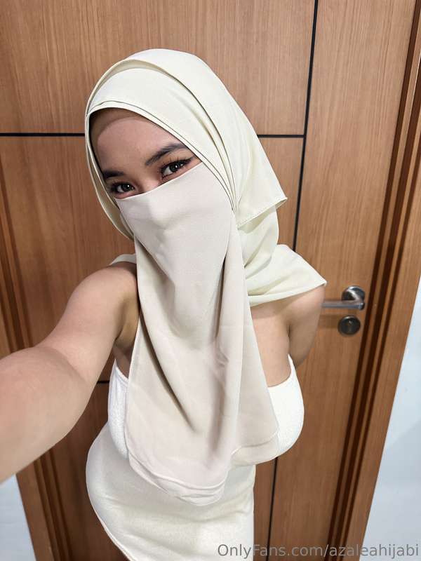 Muslim Milf Azaleahijabi Leaks Bedroom Fun