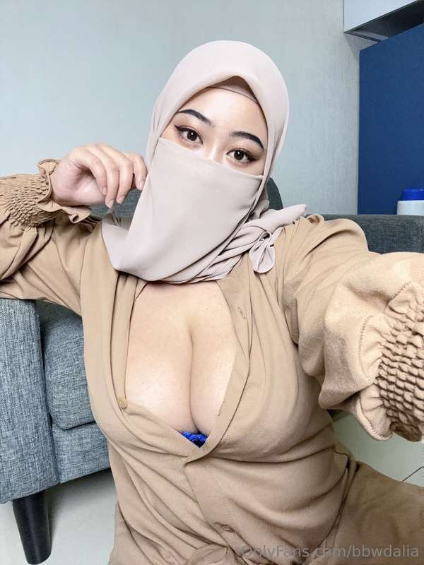 Muslim Milf Hijabi Leaks – Forbidden Desires