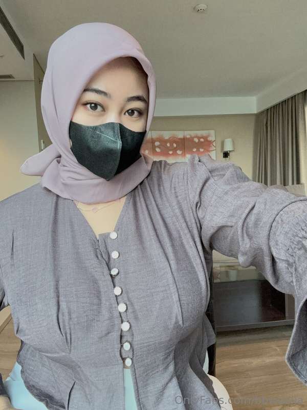 Muslim Milf Hijabi Tease – Exclusive OnlyFans Content