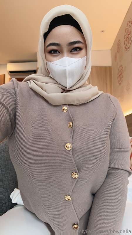 Muslim Milf Hijabi Seduction – Caught on OnlyFans Leaks