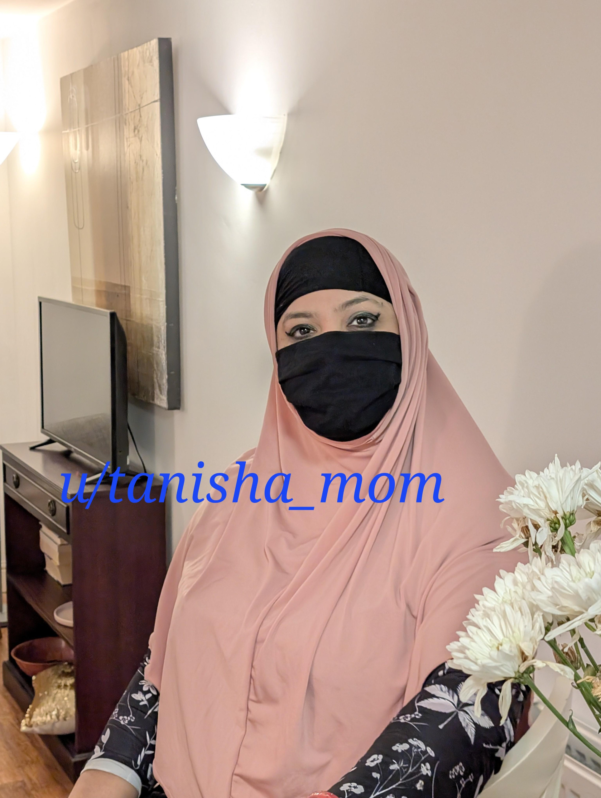 Stunning Hijabi Porn 2025: Muslim Milf Reveals – Exclusive Content