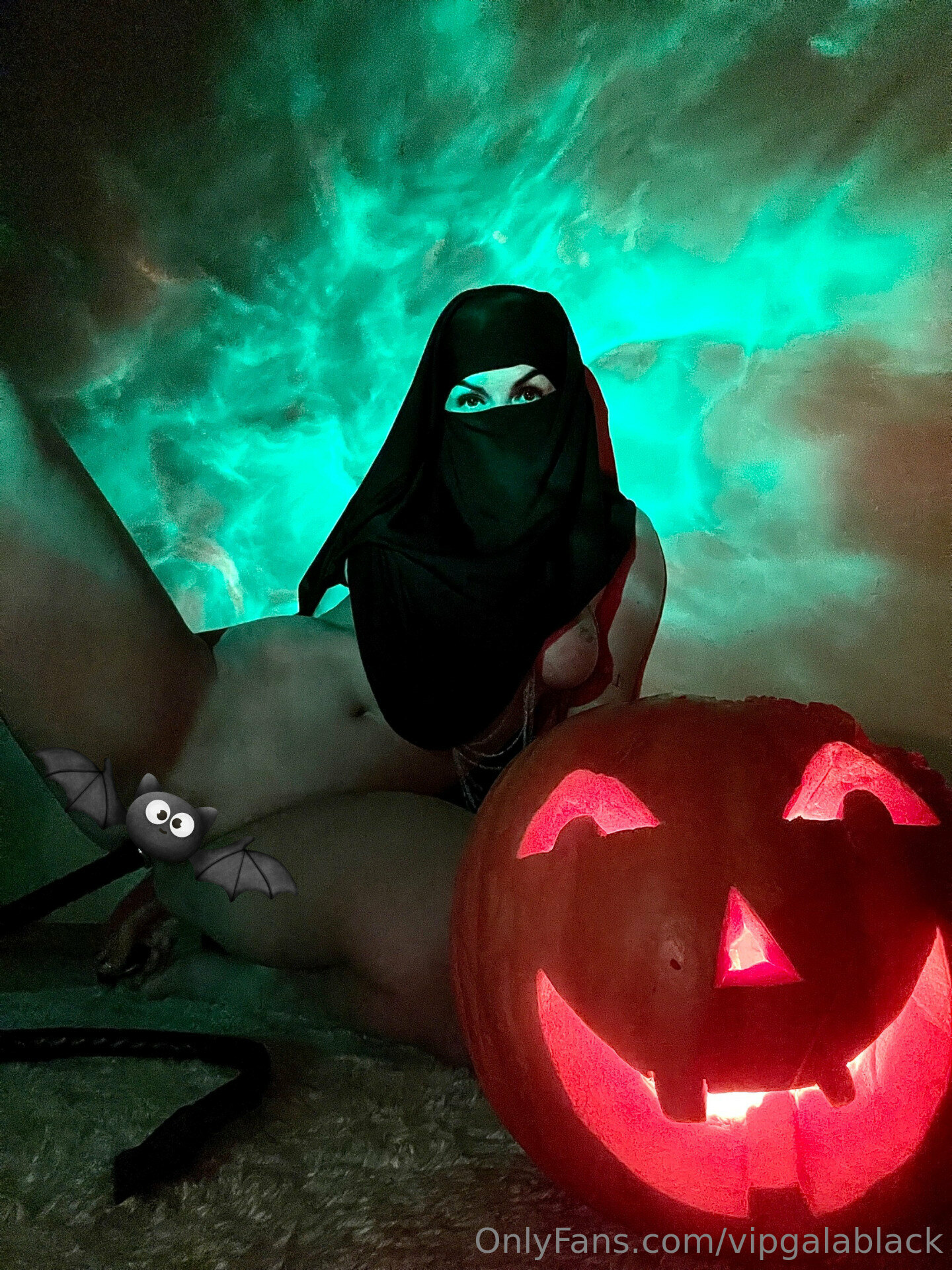 Arab Hijabi Milf Reveals Her Desires – OnlyFans Leaks