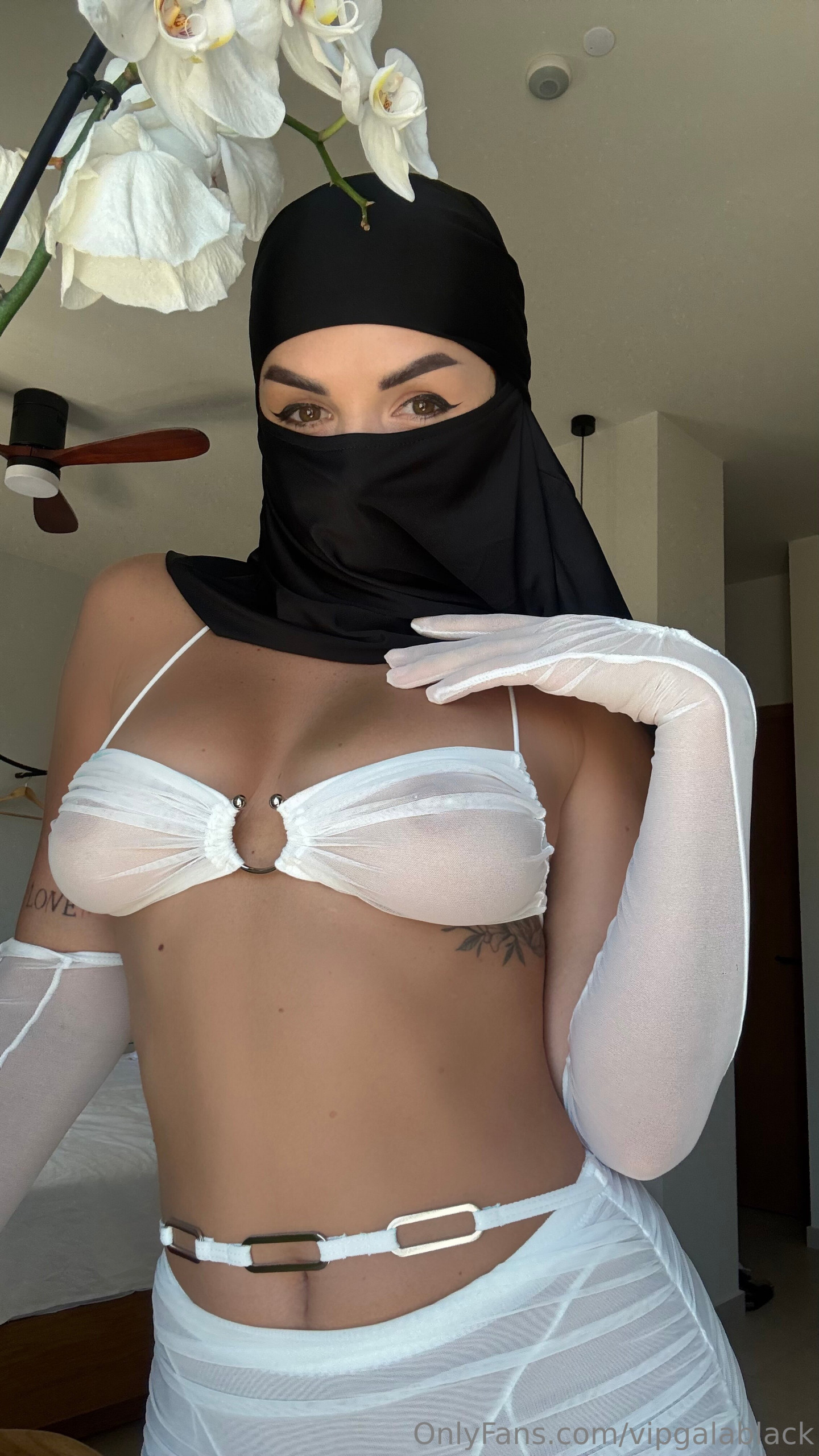 Muslim Milf Hijabi Reveals: Stunning Arab Content – OnlyFans Leaks