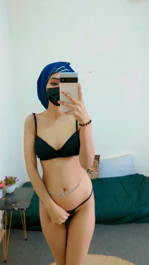 Muslim Milf Hijab Tease on First Date