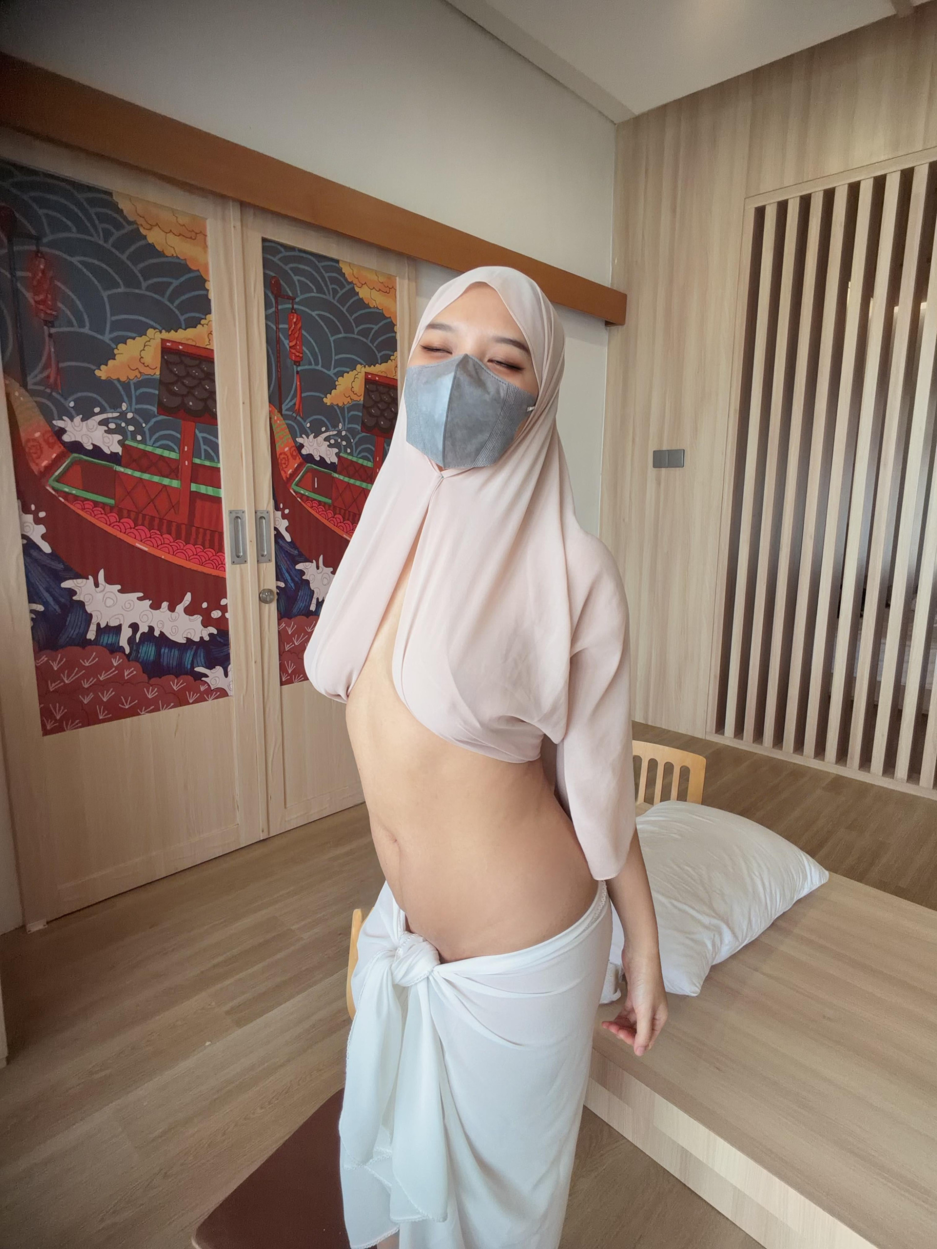 A Muslim Milf Hijabi Steals the Show with Her Big Titties
