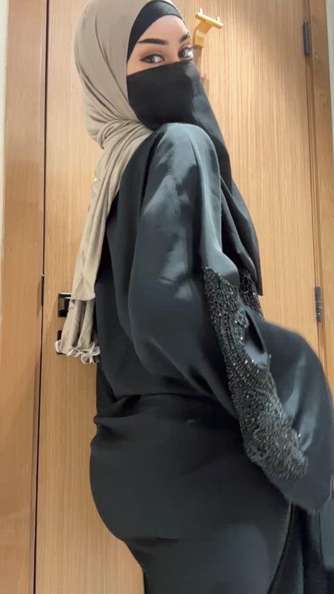 Play with a Muslim Milf Today